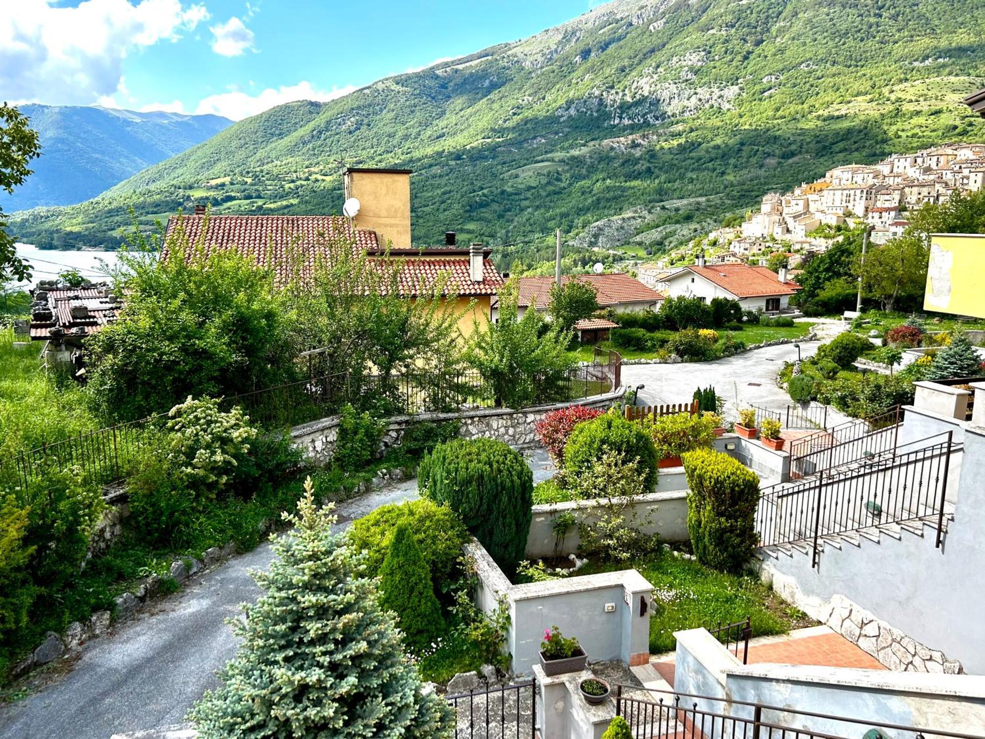 Апартаменты 4Flats In Orto Di Venanzio Барреа Номер фото